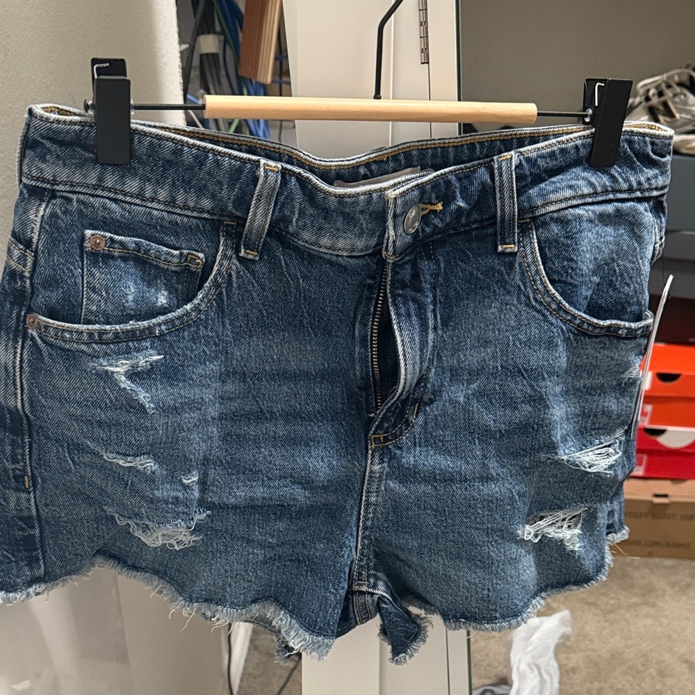 Guess Distressed Shorts size 29